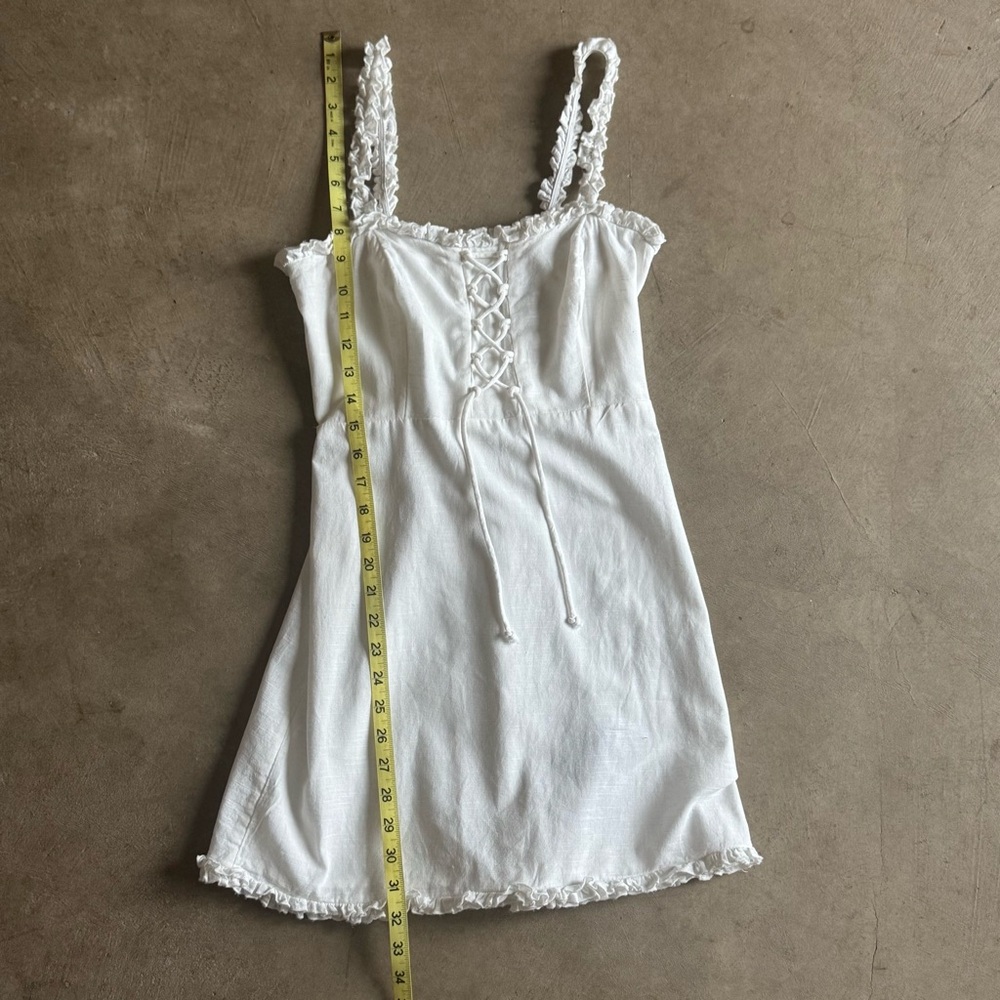 Urban Outfitters White linen mini dress with Lace-Up front and ruffle trim -XS - Picture 8 of 8